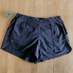 Lululemon Casual Pleated Black Shorts Size 6